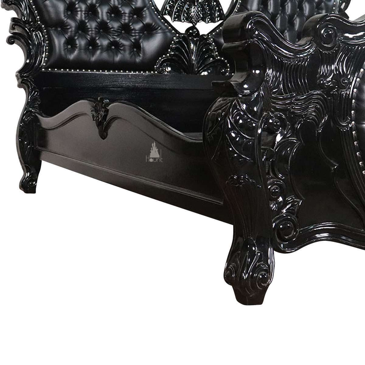Closeup of the Queen of the Damned Legs