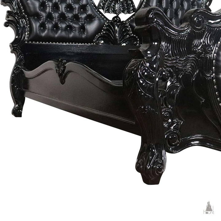 Closeup of the Queen of the Damned Legs